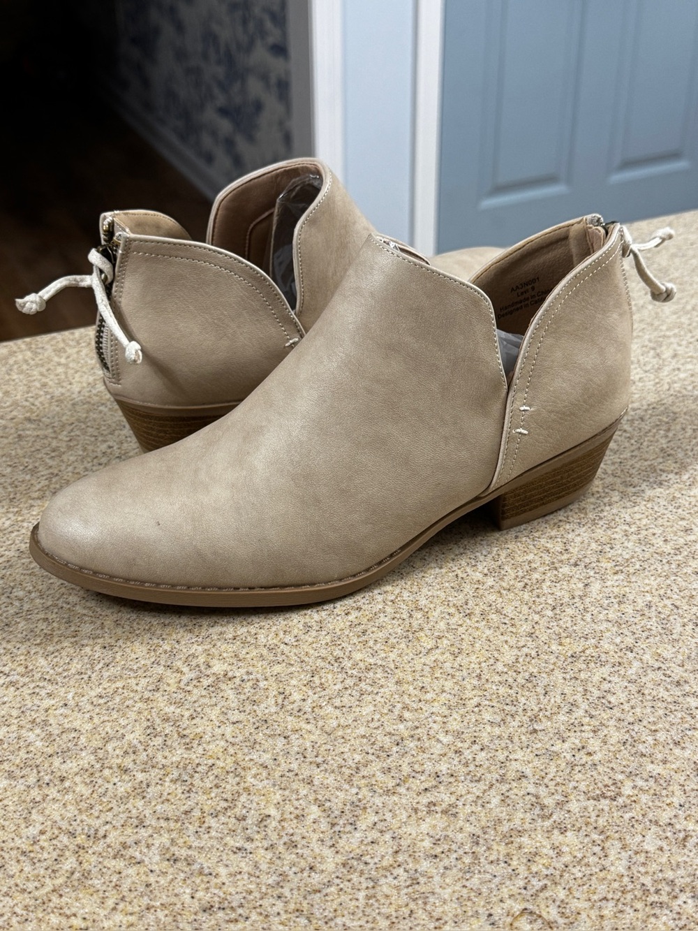 J. Adams Light Tan Levi‎ Booties Boots Leather Look 9 New